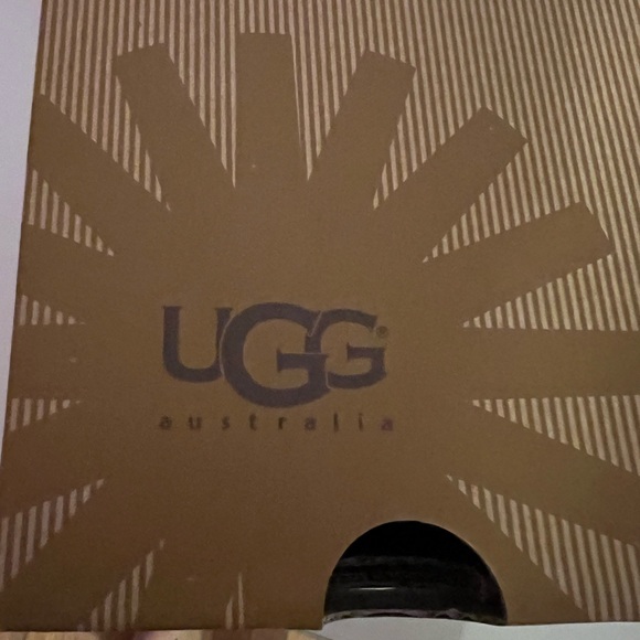 UGG Roni Perf shoe - Picture 14 of 14